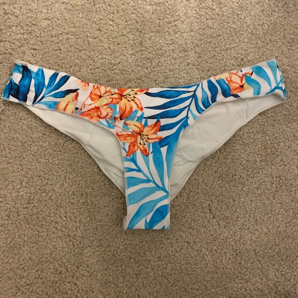 Oniel cheeky bottoms